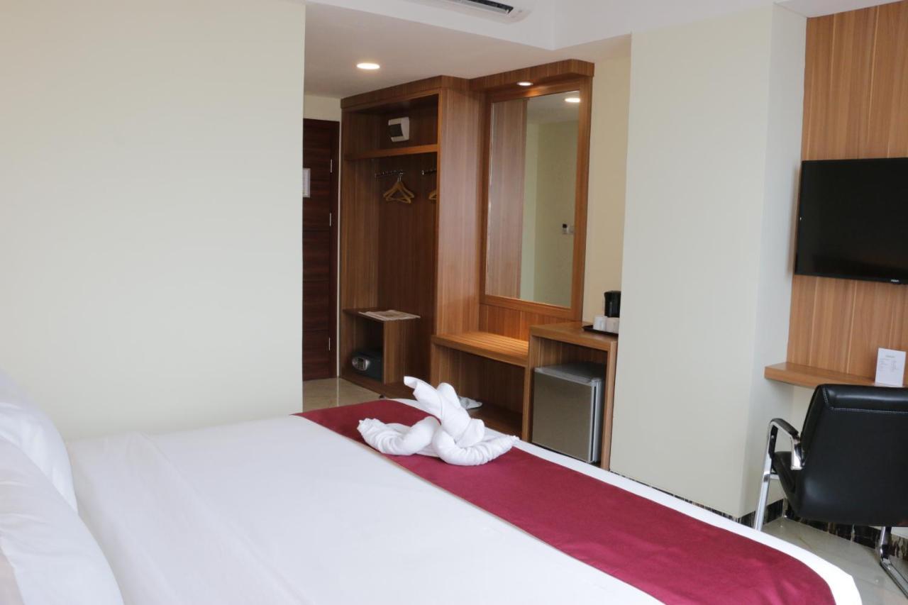 Horison Sentani Hotel Nefaar Exterior photo